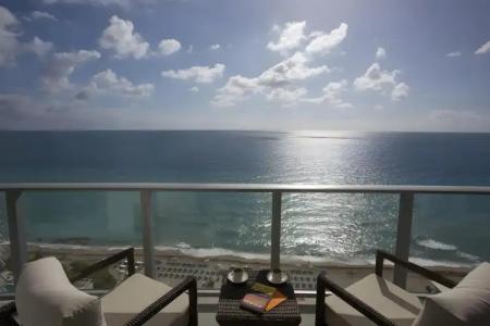 Hyde Resort & Residences - 38