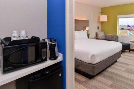 Holiday Inn Express & Suites - St. Petersburg - Madeira Beach, an IHG - 55