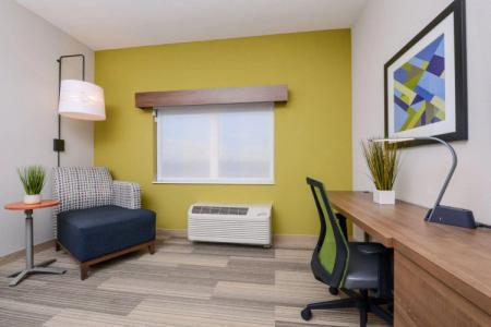 Holiday Inn Express & Suites - St. Petersburg - Madeira Beach, an IHG - 14