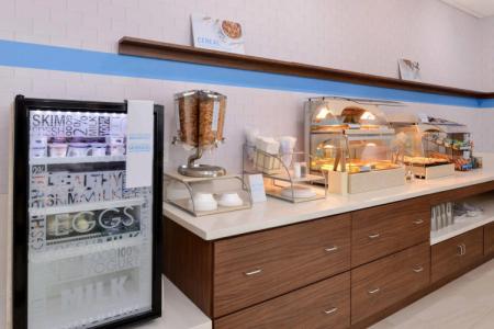 Holiday Inn Express & Suites - St. Petersburg - Madeira Beach, an IHG - 11