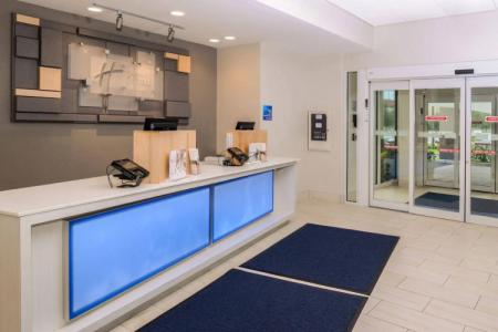 Holiday Inn Express & Suites - St. Petersburg - Madeira Beach, an IHG - 15