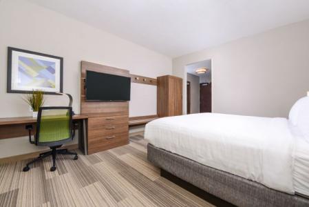 Holiday Inn Express & Suites - St. Petersburg - Madeira Beach, an IHG - 50