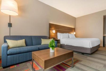 Holiday Inn Express & Suites - St. Petersburg - Madeira Beach, an IHG - 69