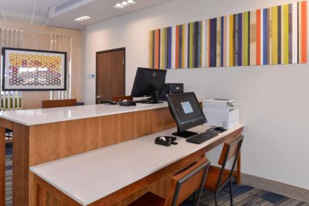 Holiday Inn Express & Suites - St. Petersburg - Madeira Beach, an IHG - 18