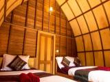 Standard Triple room with garden view