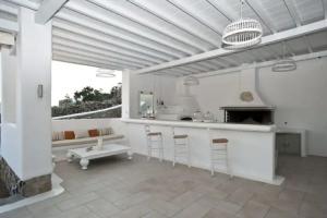Villa Christy, Tourlos