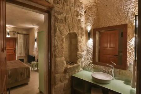 Acropolis Cave Suite - 30