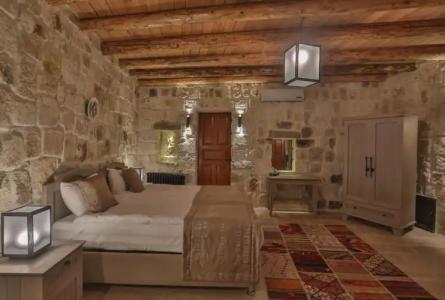 Acropolis Cave Suite - 3