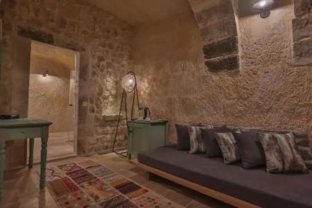 Acropolis Cave Suite - 40
