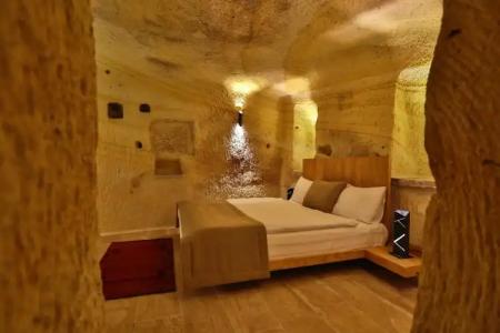 Acropolis Cave Suite - 4