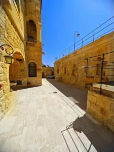 Acropolis Cave Suite - 34