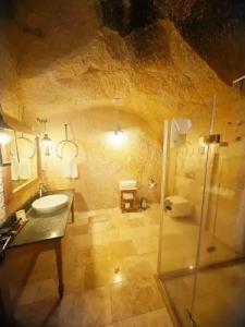 Acropolis Cave Suite - 74