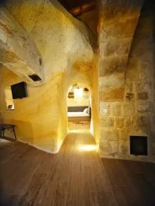 Acropolis Cave Suite - 72