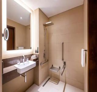 Crowne Plaza Muscat OCEC, an IHG - 8