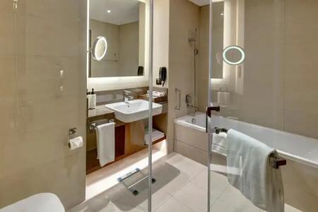 Crowne Plaza Muscat OCEC, an IHG - 10