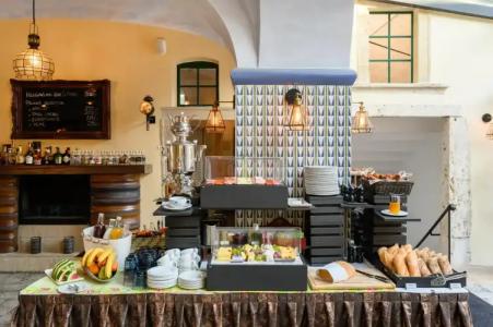 Maison Bistro & - 11