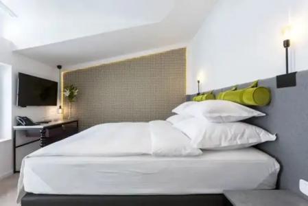 Maison Bistro & - 28