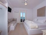 Standard Triple room with sea view