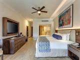 Luxury Diamond Club Quadruple Junior Suite with pool view