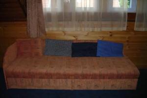 Al Do Apartman, Buk