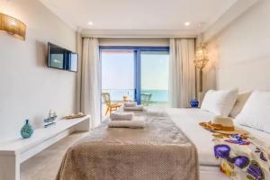 Pyrgos Blue Apart-hotel