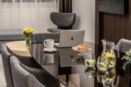 Almond Business - 170