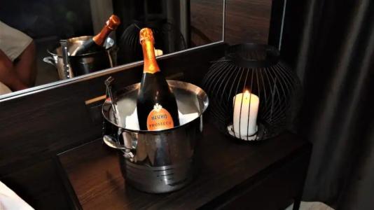 Almond Business - 118