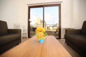 Lucky Hotel Apartments, Oroklini