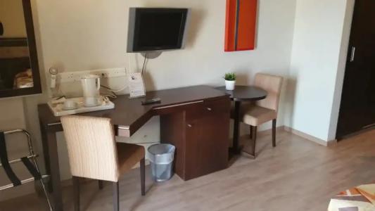 Livadhiotis City - 5