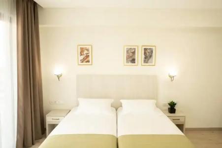 Roseum Boutique - 106