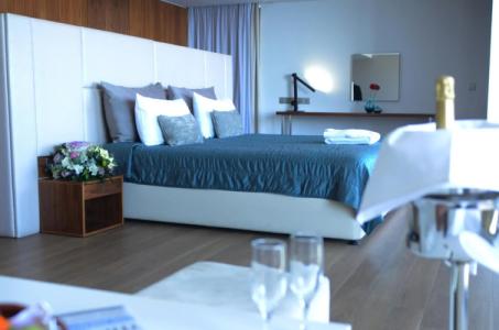 Sun Hall Beach Apartments - 3