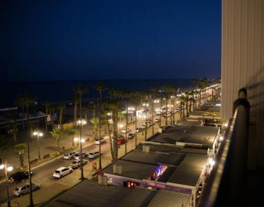 Sun Hall Beach Apartments - 45