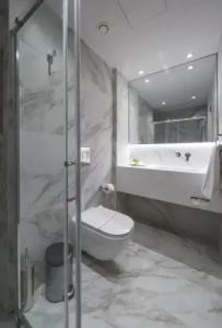 Sun Hall Beach Apartments - 52