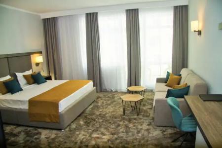 Best Western PLUS Premium Inn - 100