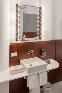 Ruby Lilly Munich - 8