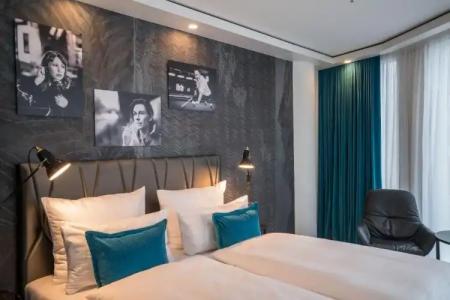 Motel One Berlin-Upper West - 17