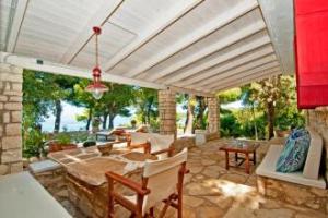 Captain Mike's Villa II, Sivota