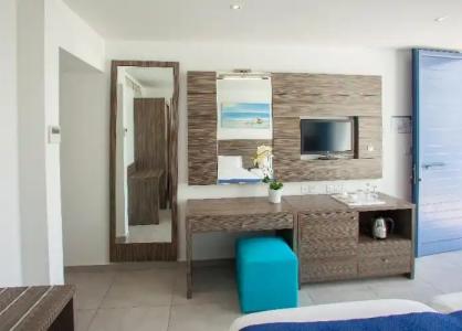 Limanaki Beach & Suites - 105