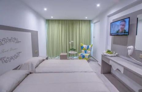 Nicholas Color - 105