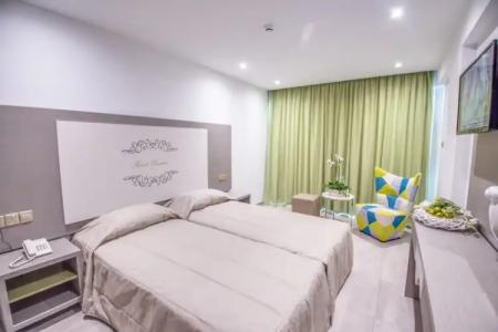 Nicholas Color - 102