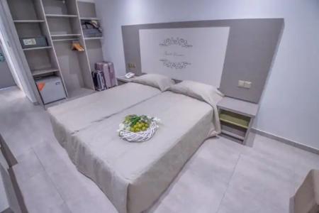 Nicholas Color - 103