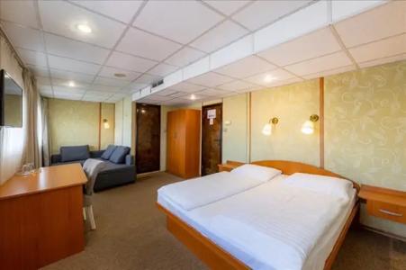 Grand Jules - Boat - 110