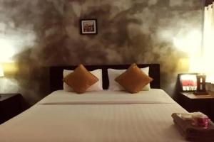 Crescent Bay Resort, Samet Island