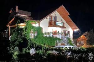 Bed & Breakfast «Doğa Köşkü Abant Bungalow Evleri», Bolu