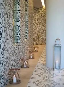 Vangelis & Suites - 16