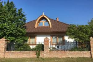 Villa Maximilian, Balatonkeresztur