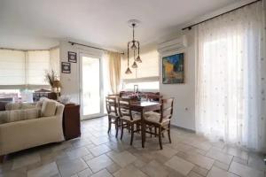 Blue Crystal Villa, Iraklitsa