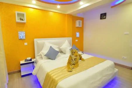 Royal Penguin Boutique & Spa - 137