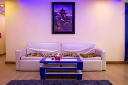 Royal Penguin Boutique & Spa - 4