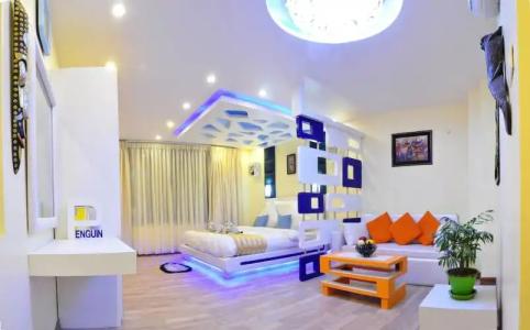 Royal Penguin Boutique & Spa - 94